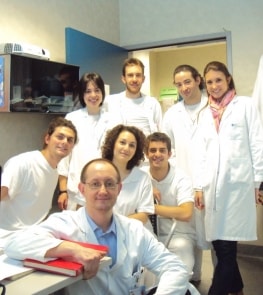 Dra. Carolina com a equipe de Fisioterapia do Istituto Europeo di Oncologia - Milão/Itália em 2010.